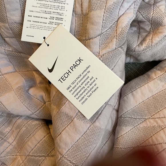 Womens Nike Tech - Picture 3 of 4